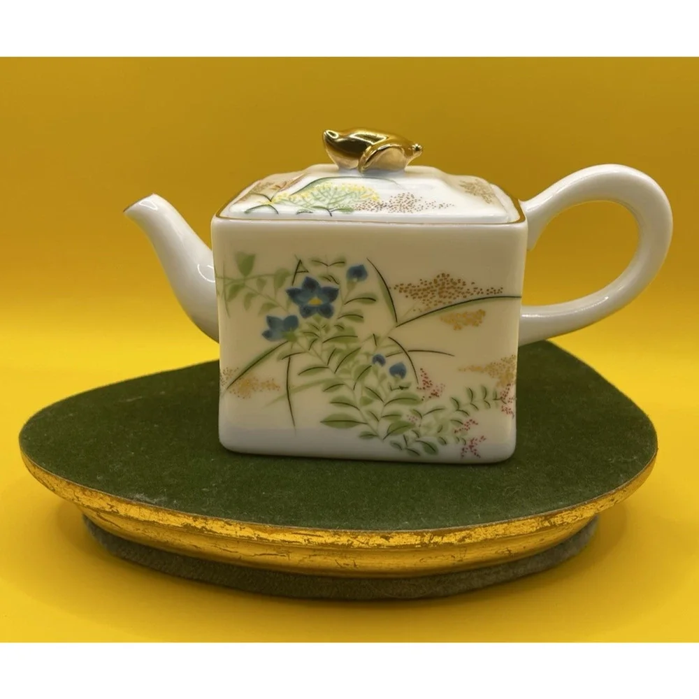 Franklin Mint Kyoto Fine Porcelain Teapot With Gold Trim & Floral Design